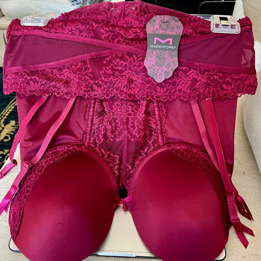 MAIDENFORM  2 piece Lingerie set - BONED CORSET W/ UNDERWIRE  & GARTER